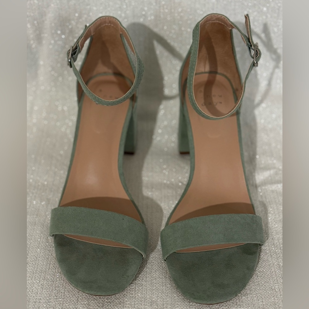 a new day Michaela Sandal Block Heels in Sage Green Size 7